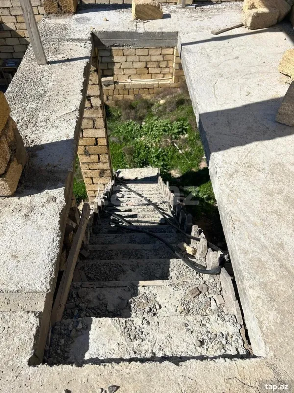 Satılır 7 otaqlı həyət evi 400 m²