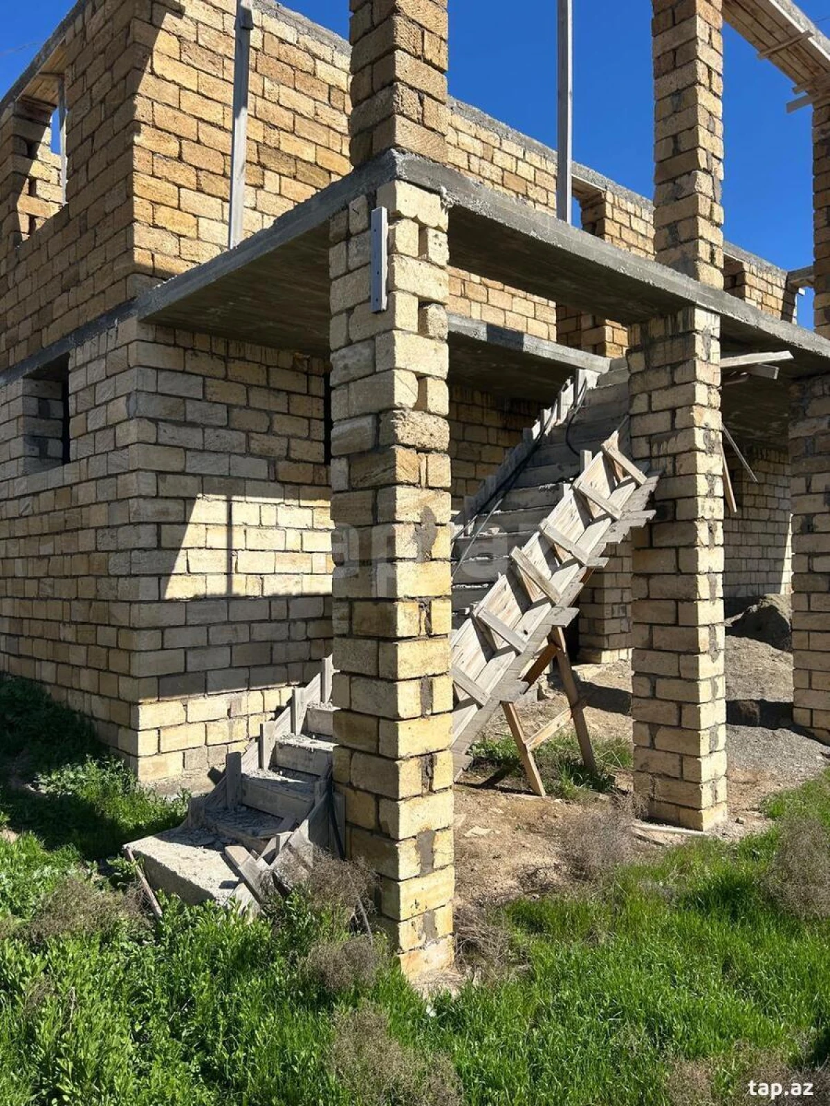 Satılır 7 otaqlı həyət evi 400 m²