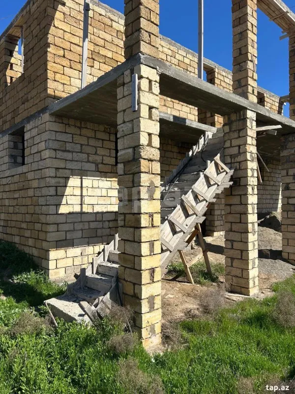 Satılır 7 otaqlı həyət evi 400 m²