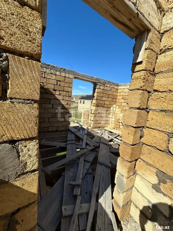 Satılır 7 otaqlı həyət evi 400 m²