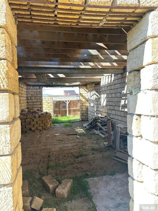 Satılır 7 otaqlı həyət evi 400 m²