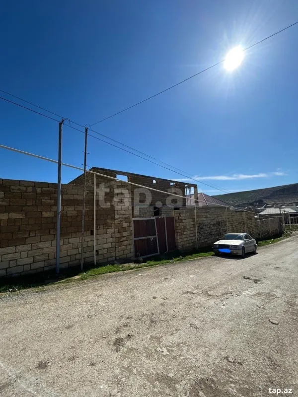 Satılır 7 otaqlı həyət evi 400 m²