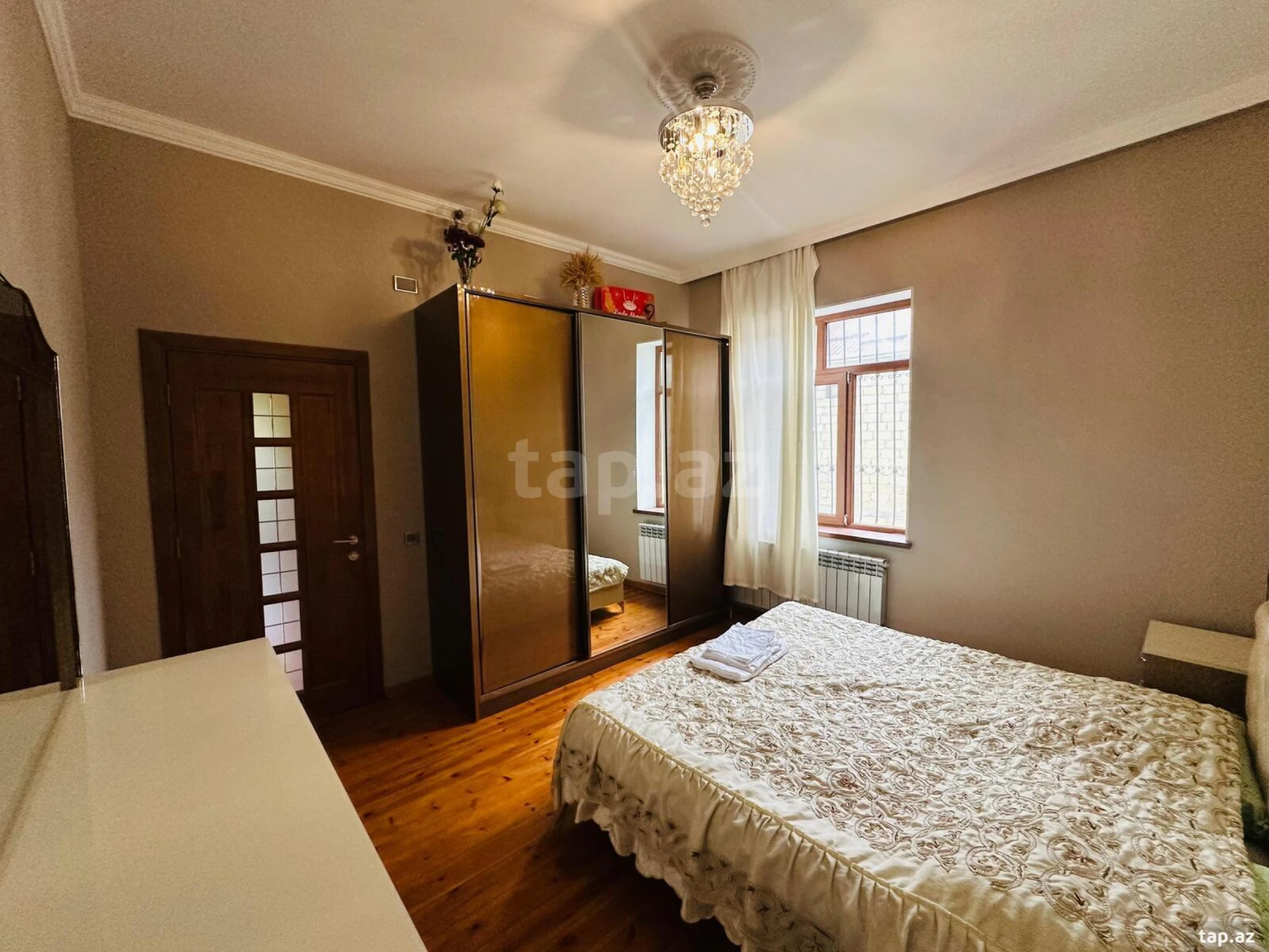 Satılır 6 otaqlı həyət evi 200 m²