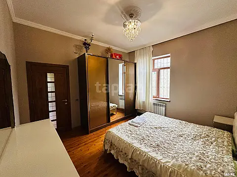 Satılır 6 otaqlı həyət evi 200 m²