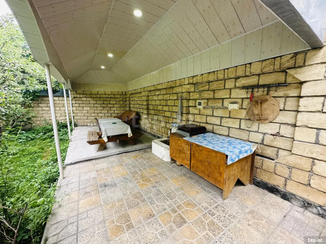 Satılır 6 otaqlı həyət evi 200 m²