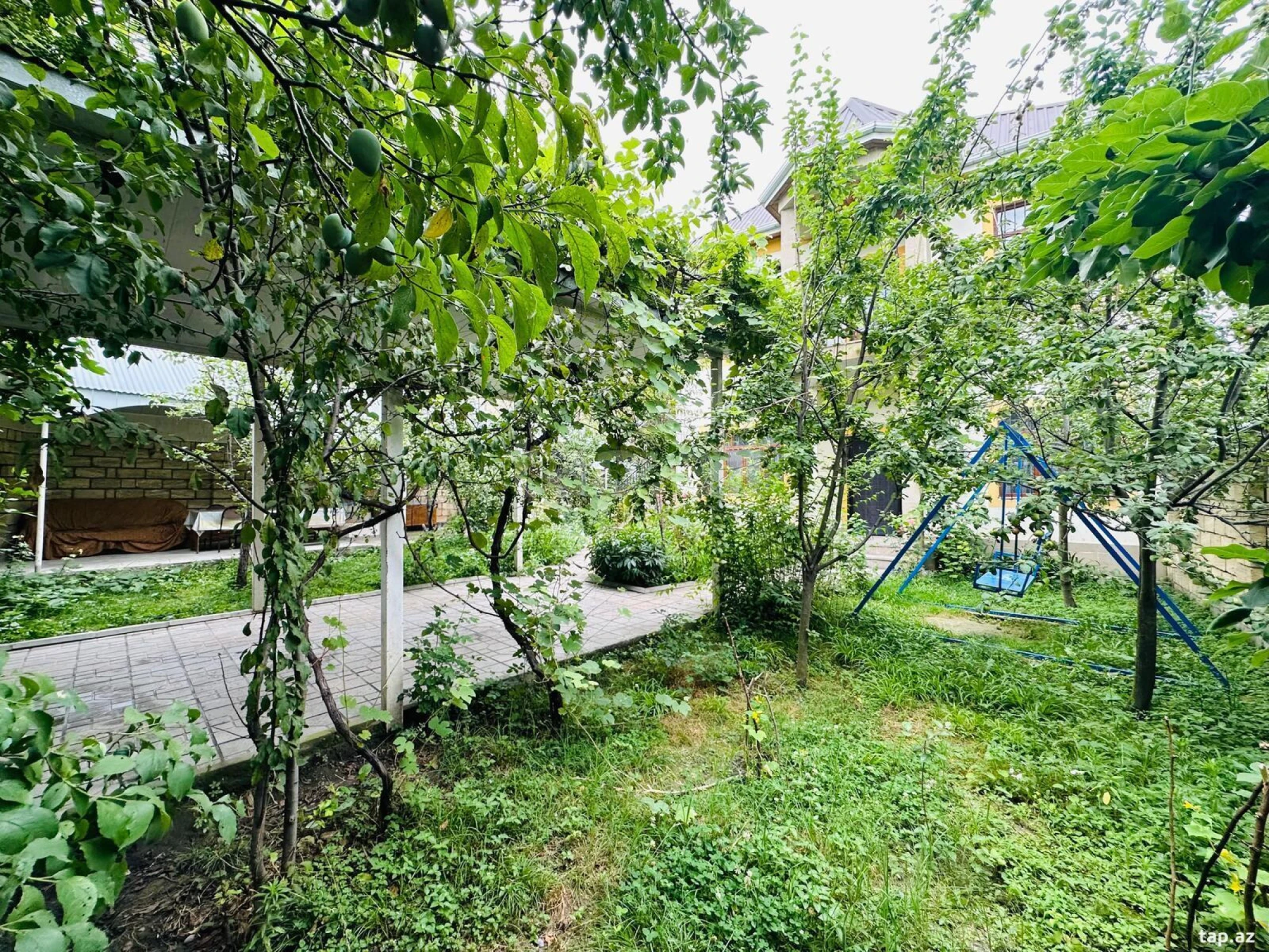 Satılır 6 otaqlı həyət evi 200 m²