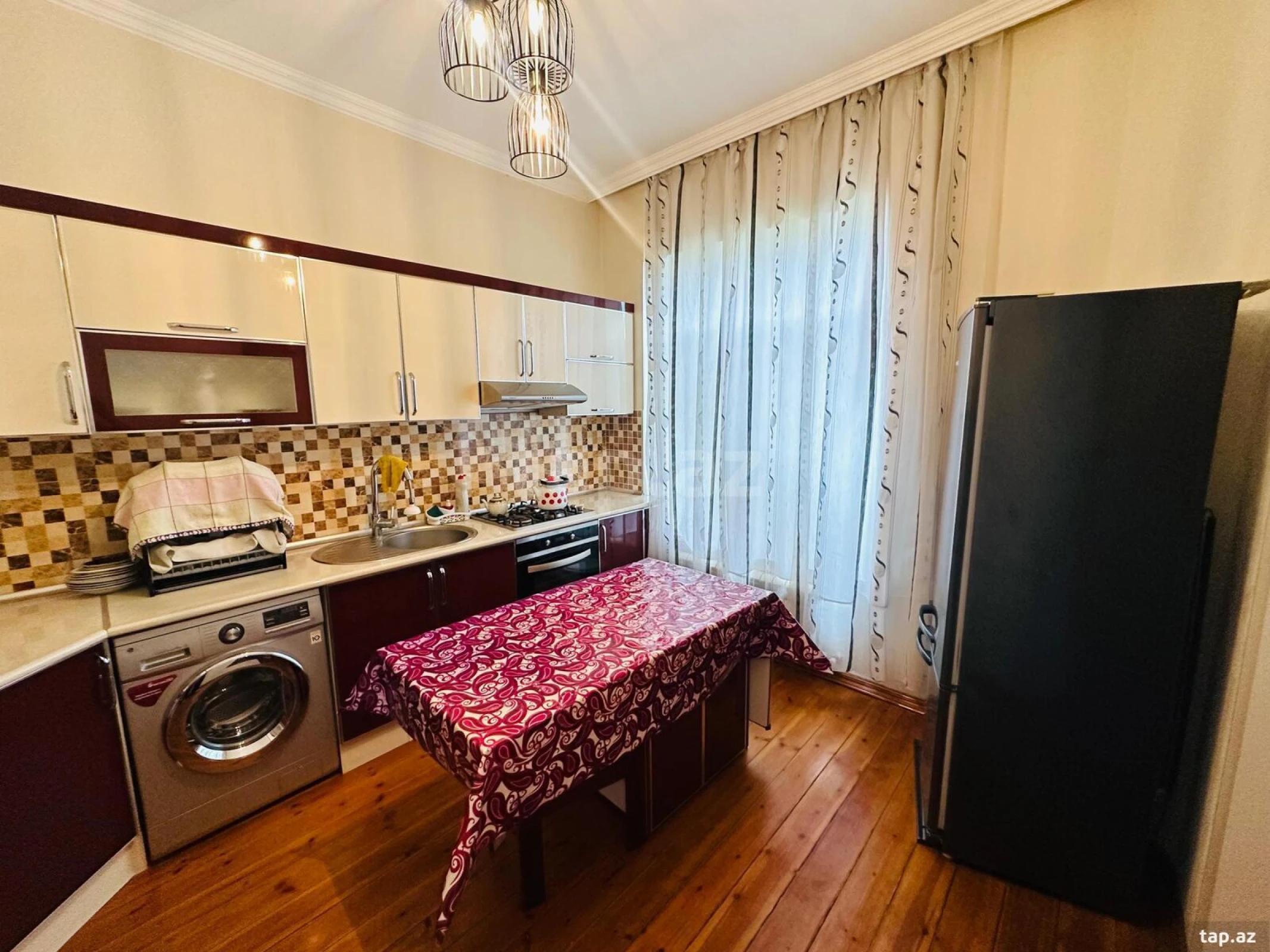 Satılır 6 otaqlı həyət evi 200 m²