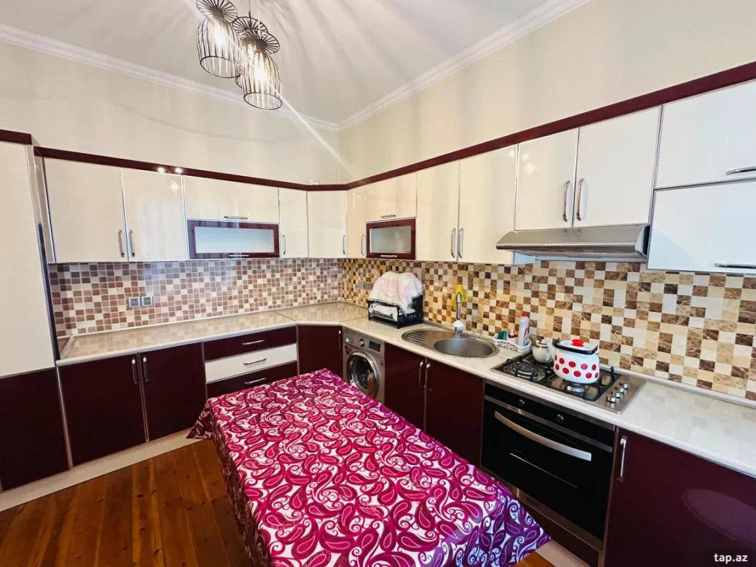 Satılır 6 otaqlı həyət evi 200 m²