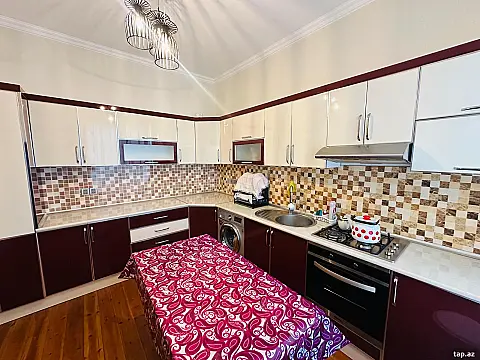 Satılır 6 otaqlı həyət evi 200 m²