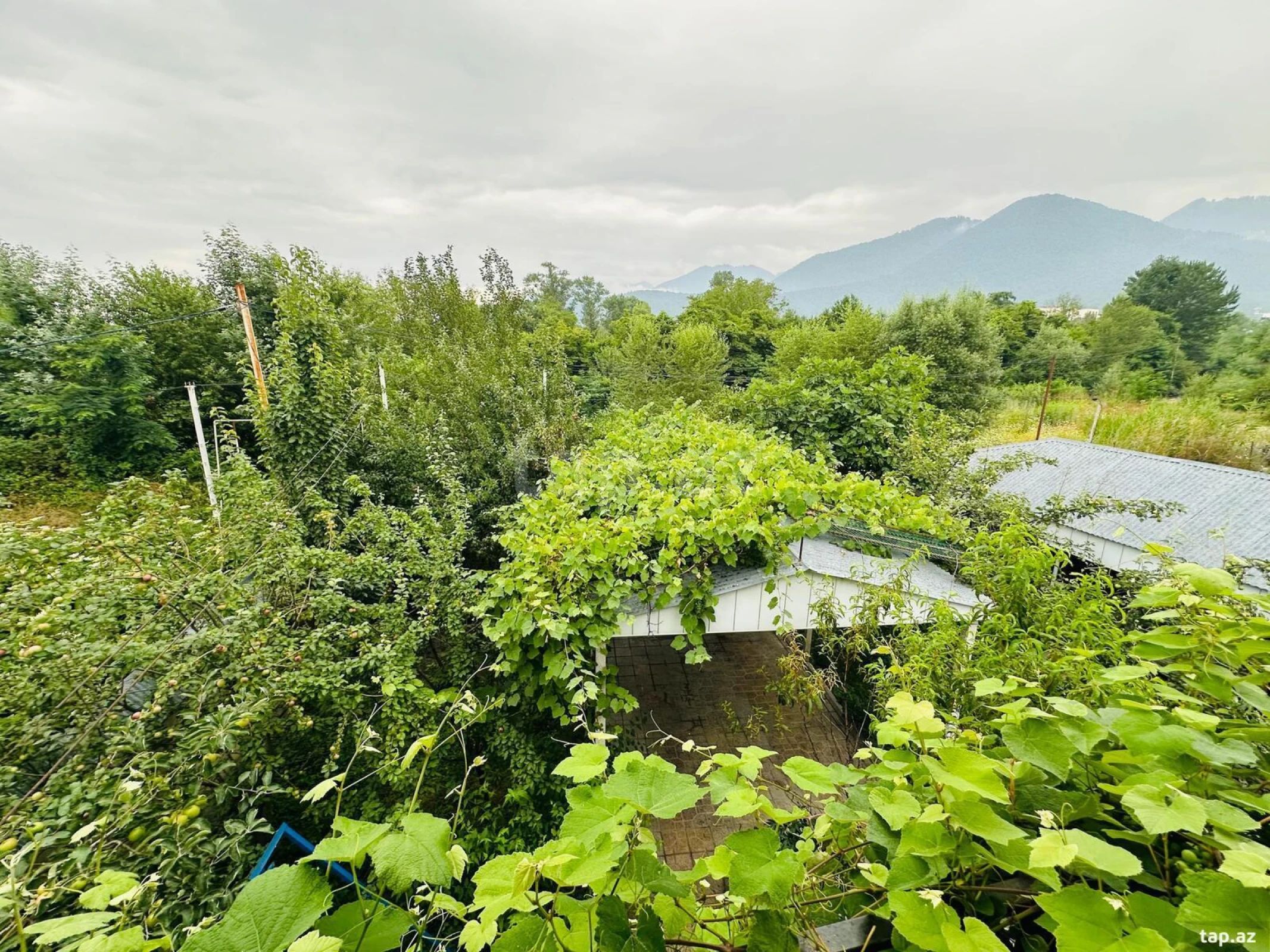 Satılır 6 otaqlı həyət evi 200 m²