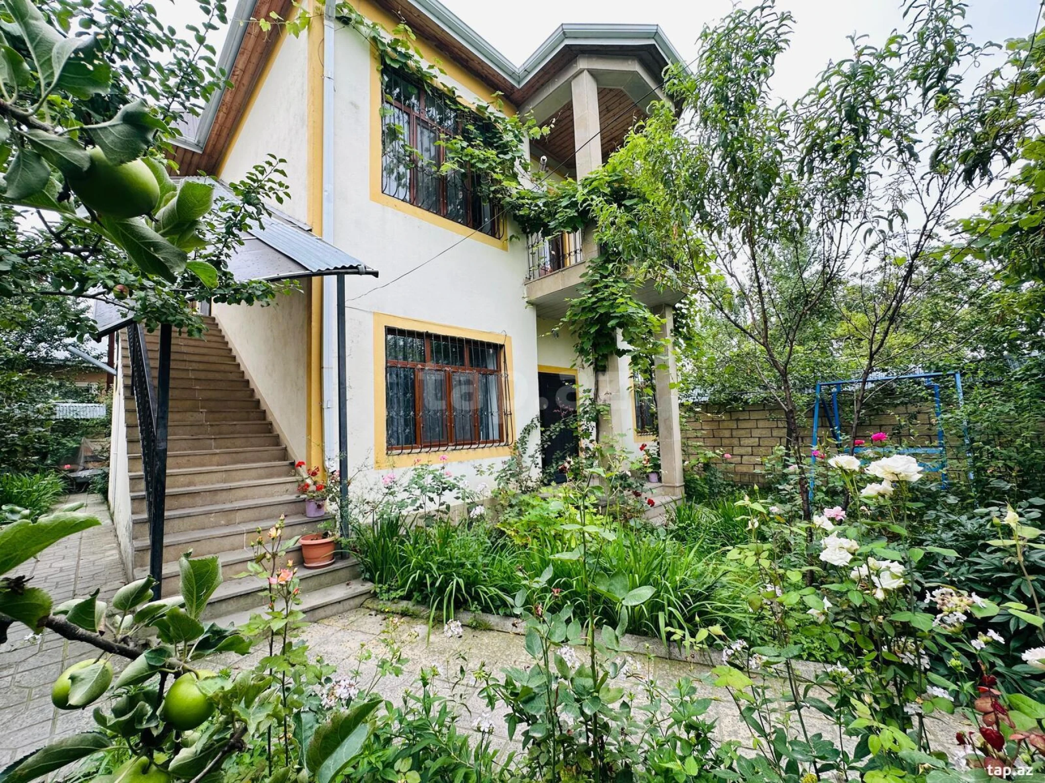 Satılır 6 otaqlı həyət evi 200 m²