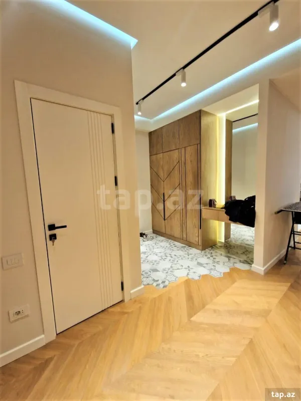 Kirayə verilir 3 otaqlı yeni tikili 180 m²