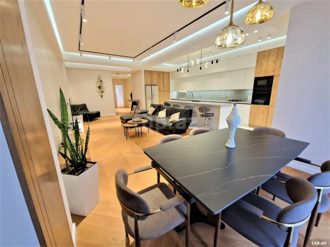 Kirayə verilir 3 otaqlı yeni tikili 180 m²