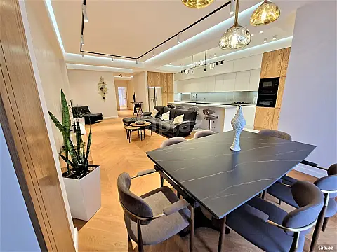 Kirayə verilir 3 otaqlı yeni tikili 180 m²