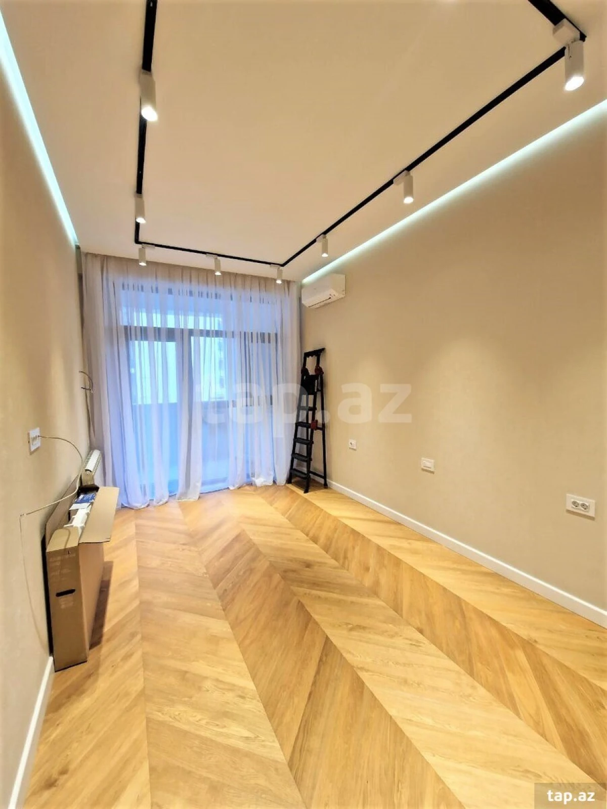 Kirayə verilir 3 otaqlı yeni tikili 180 m²