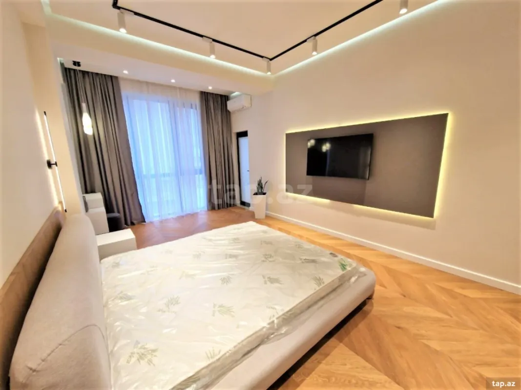 Kirayə verilir 3 otaqlı yeni tikili 180 m²