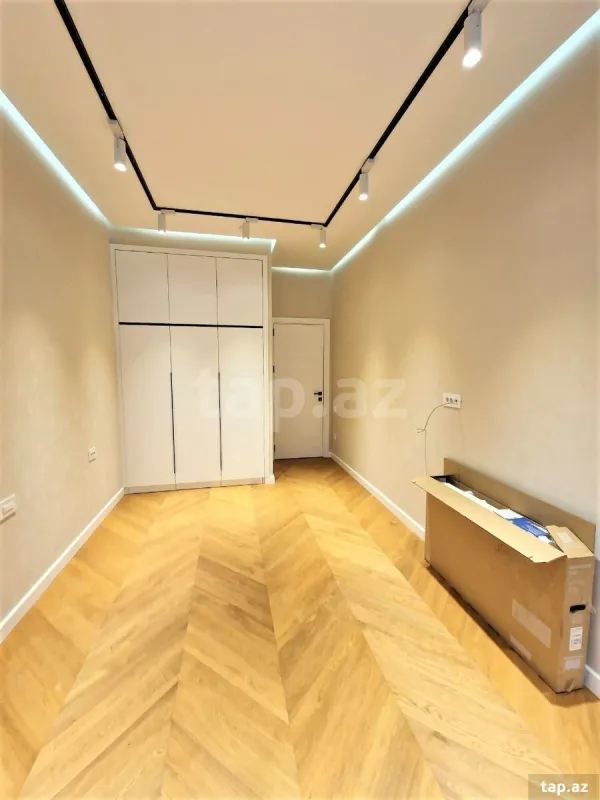 Kirayə verilir 3 otaqlı yeni tikili 180 m²