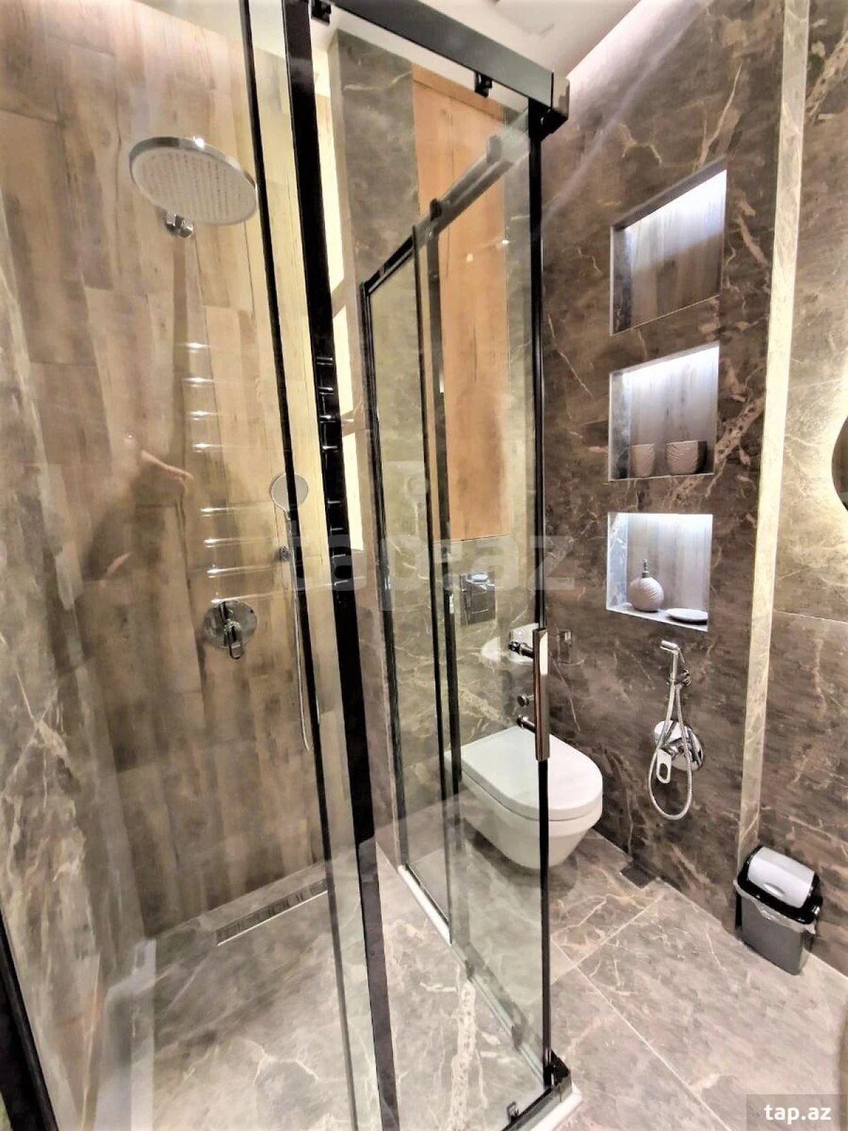 Kirayə verilir 3 otaqlı yeni tikili 180 m²