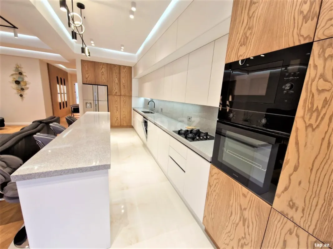 Kirayə verilir 3 otaqlı yeni tikili 180 m²