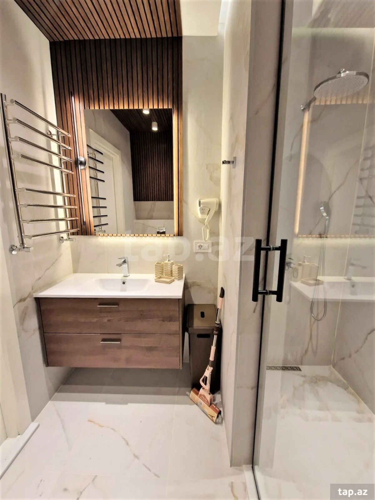 Kirayə verilir 3 otaqlı yeni tikili 180 m²