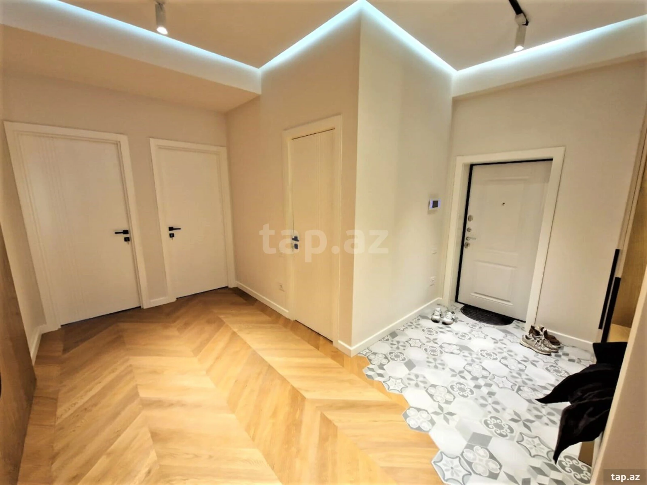 Kirayə verilir 3 otaqlı yeni tikili 180 m²