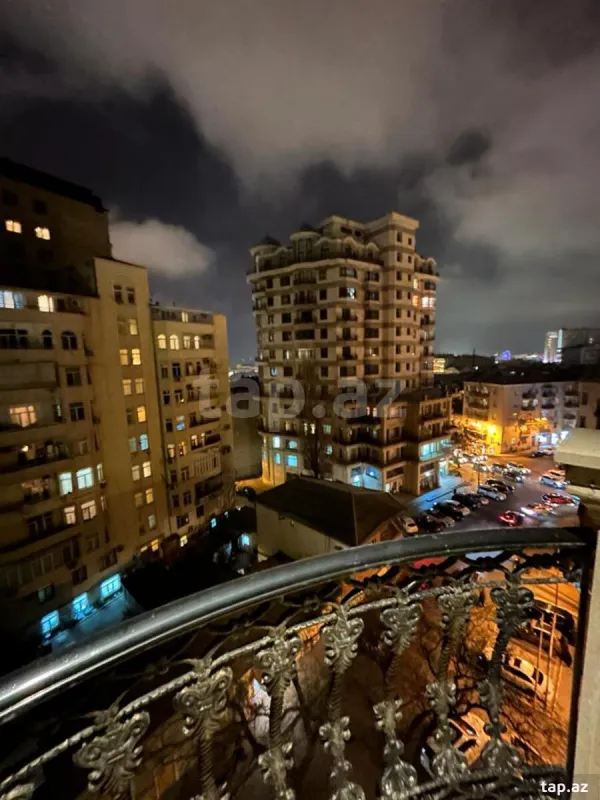 Kirayə verilir 3 otaqlı yeni tikili 180 m²