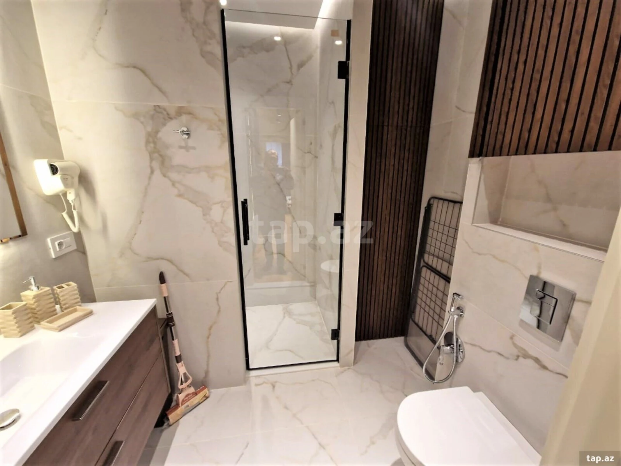 Kirayə verilir 3 otaqlı yeni tikili 180 m²