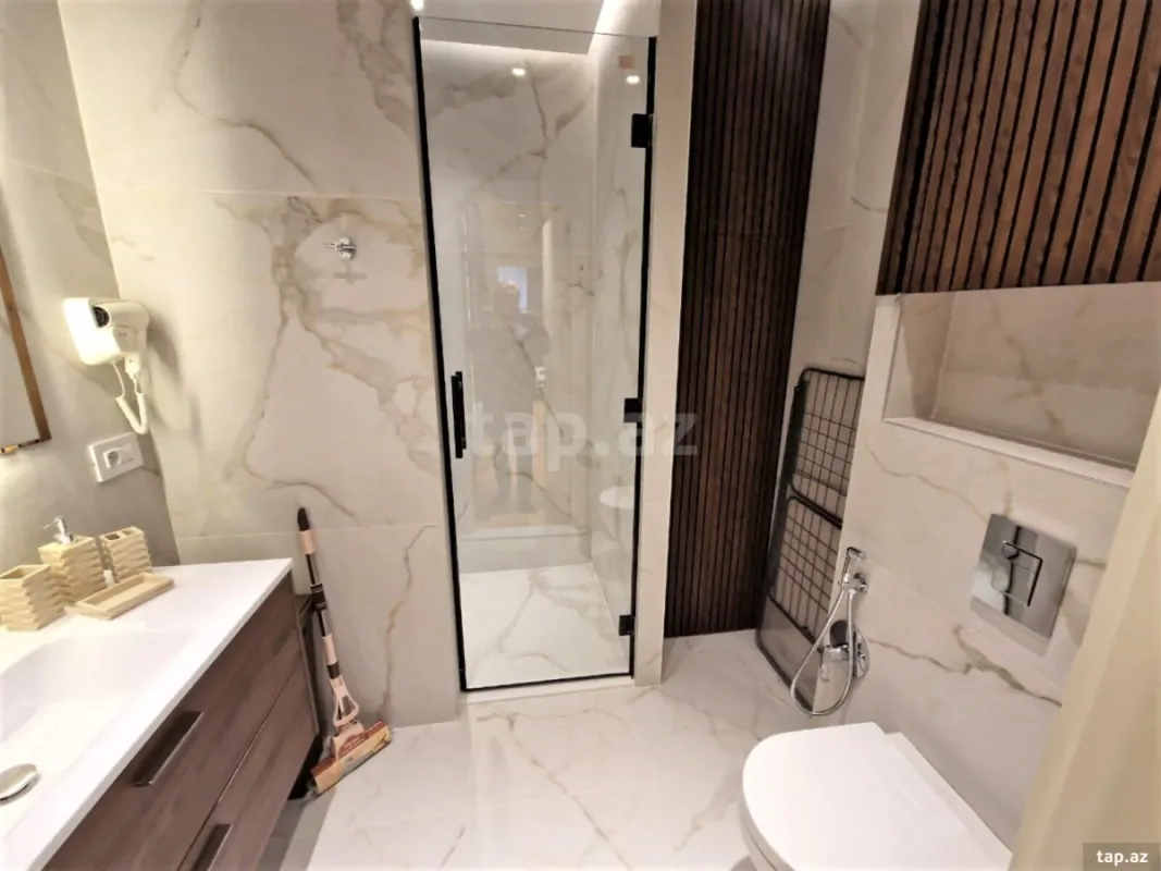 Kirayə verilir 3 otaqlı yeni tikili 180 m²