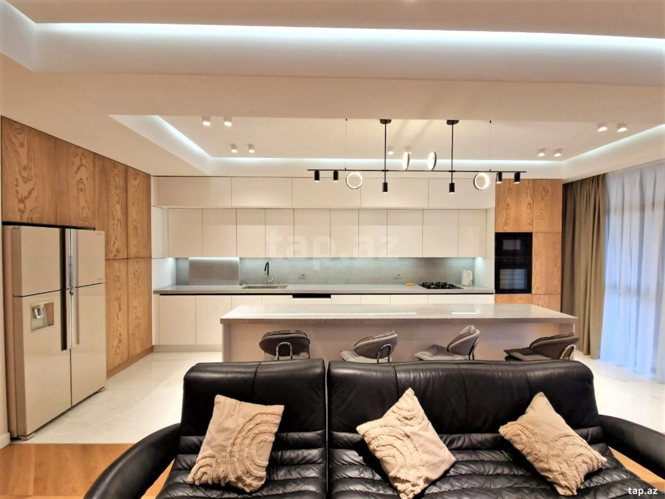 Kirayə verilir 3 otaqlı yeni tikili 180 m²