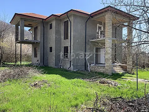 Satılır 6 otaqlı həyət evi 150 m²