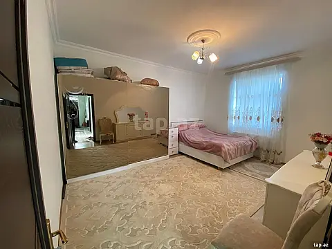 Satılır 4 otaqlı həyət evi 400 m²