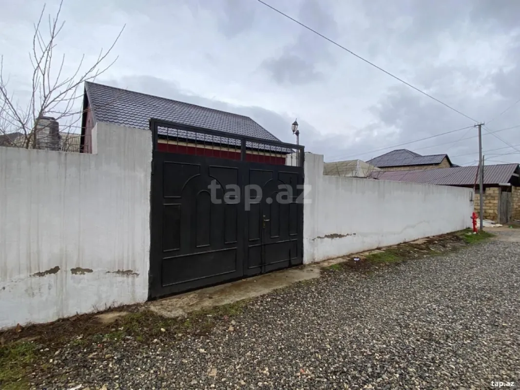 Satılır 4 otaqlı həyət evi 400 m²