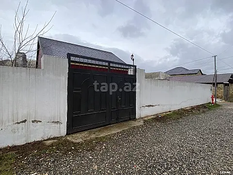 Satılır 4 otaqlı həyət evi 400 m²