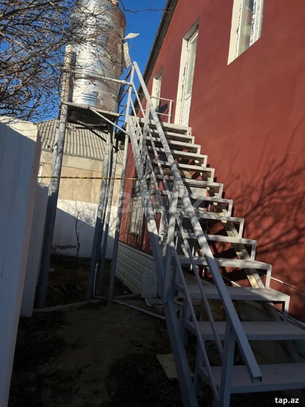 Satılır 4 otaqlı həyət evi 400 m²