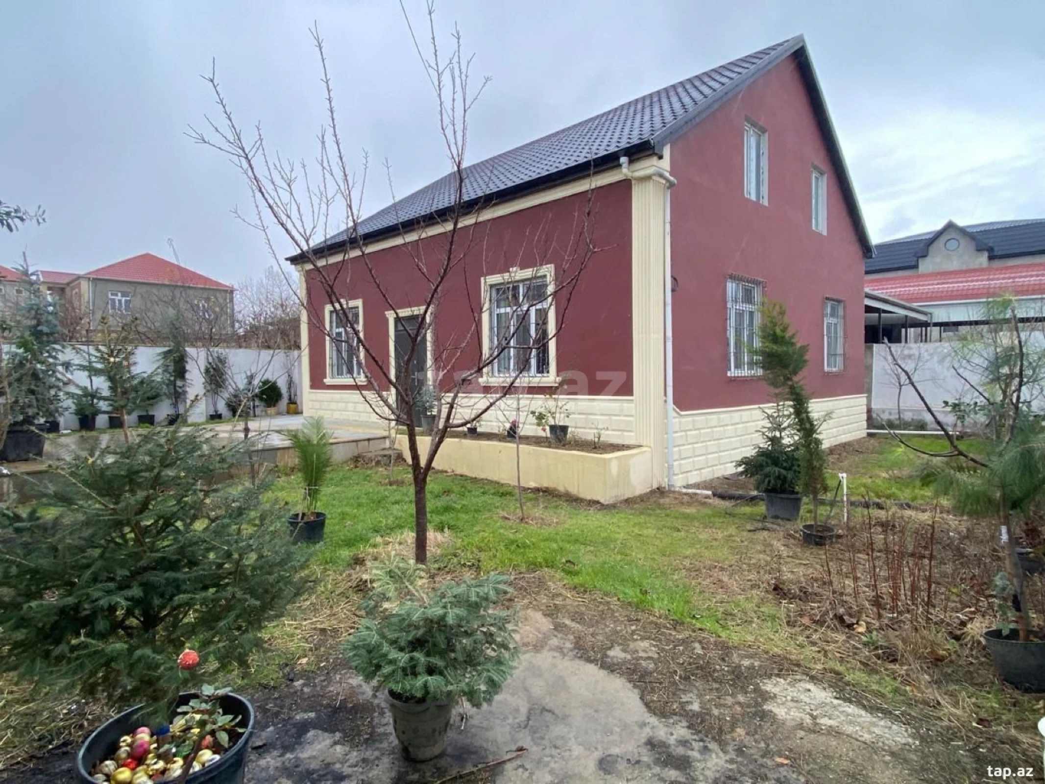 Satılır 4 otaqlı həyət evi 400 m²