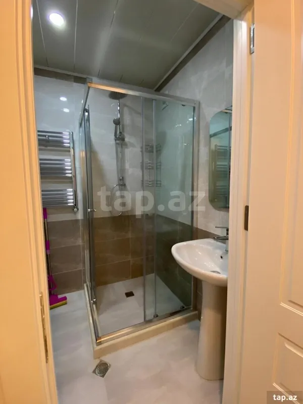 Kirayə verilir 2 otaqlı yeni tikili 75 m²