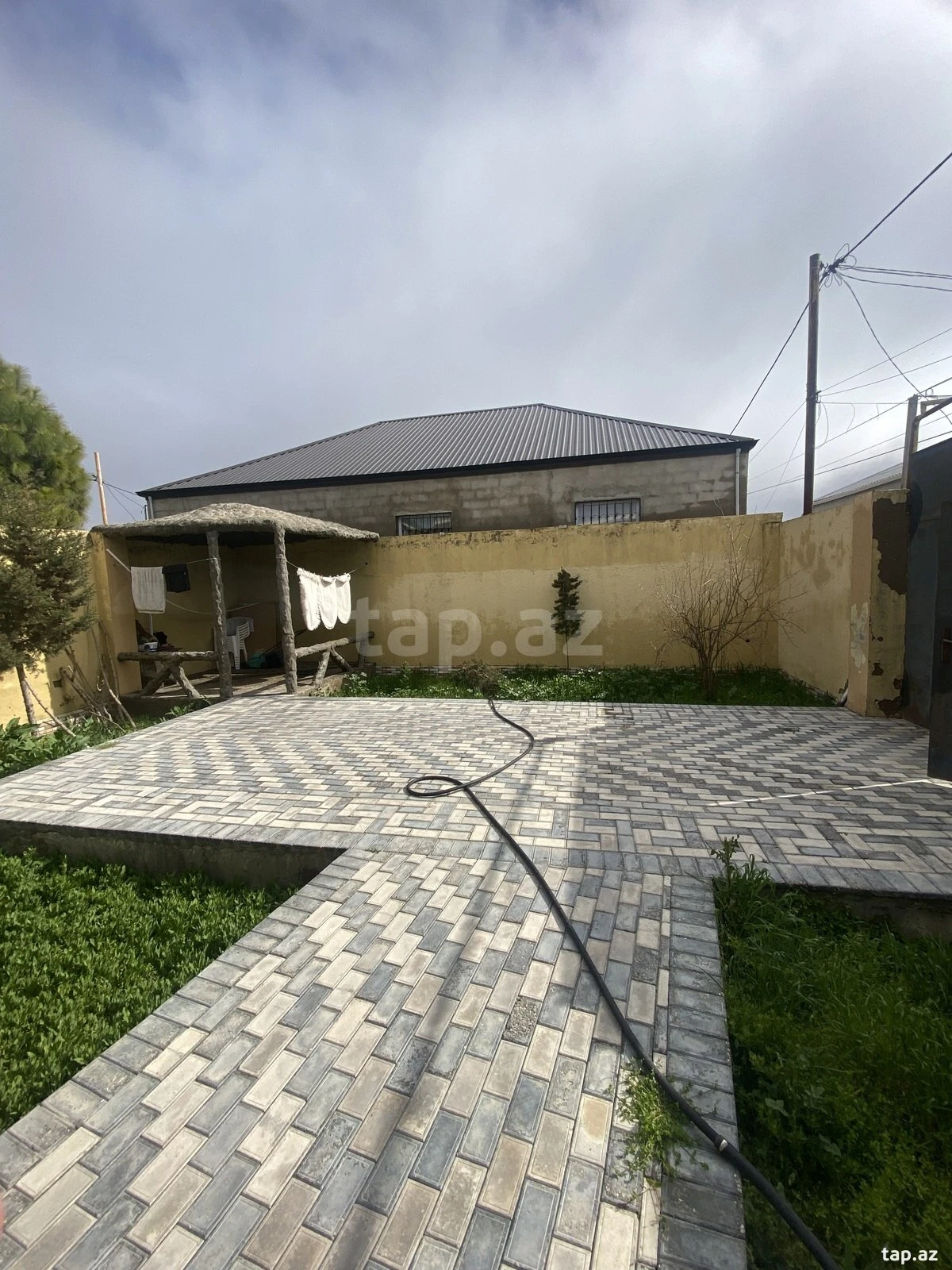 Satılır 3 otaqlı həyət evi 100 m²