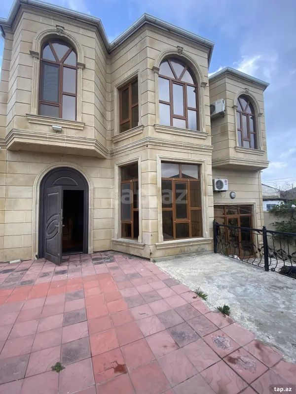 Satılır 7 otaqlı həyət evi 240 m²