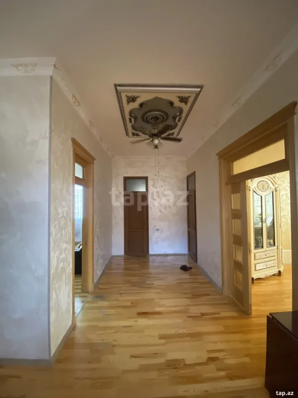 Satılır 7 otaqlı həyət evi 240 m²
