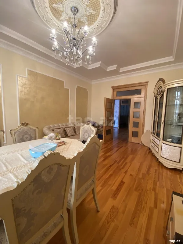 Satılır 7 otaqlı həyət evi 240 m²