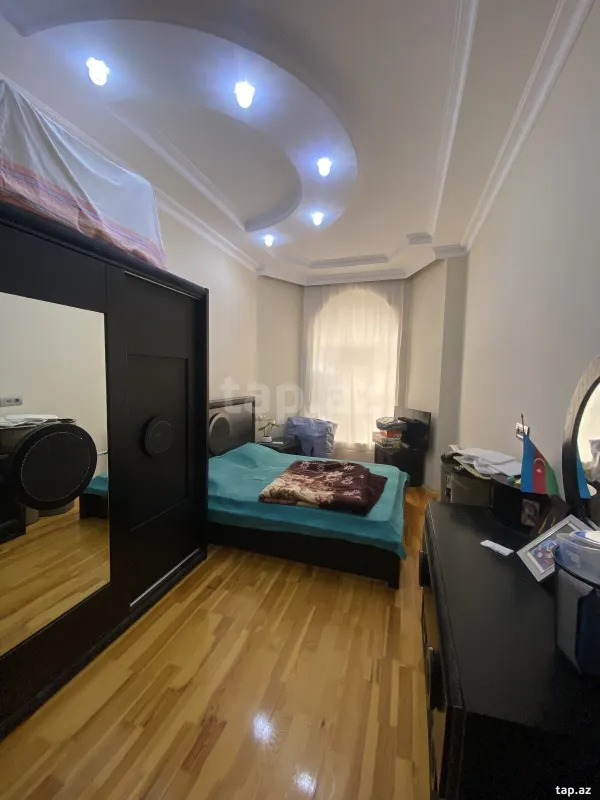 Satılır 7 otaqlı həyət evi 240 m²