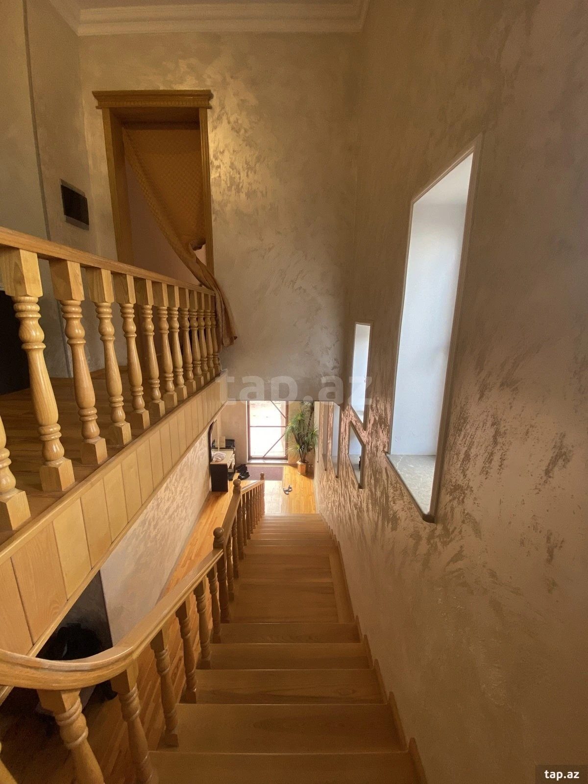 Satılır 7 otaqlı həyət evi 240 m²