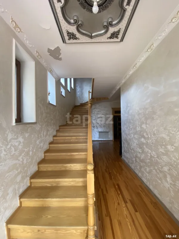 Satılır 7 otaqlı həyət evi 240 m²
