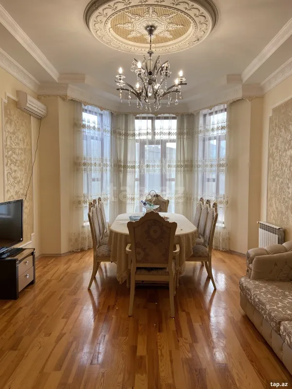 Satılır 7 otaqlı həyət evi 240 m²