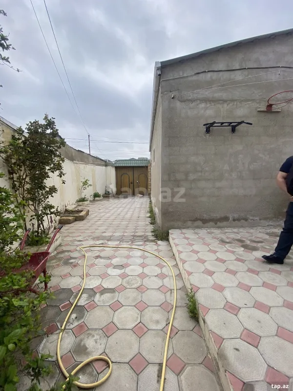 Satılır 7 otaqlı həyət evi 240 m²
