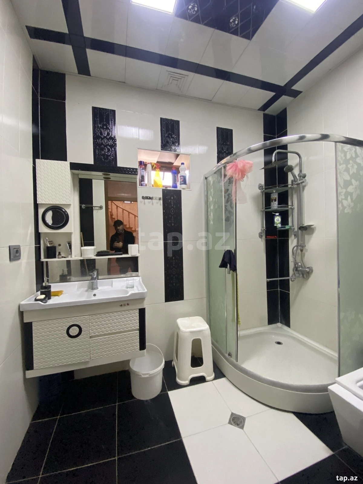 Satılır 7 otaqlı həyət evi 240 m²