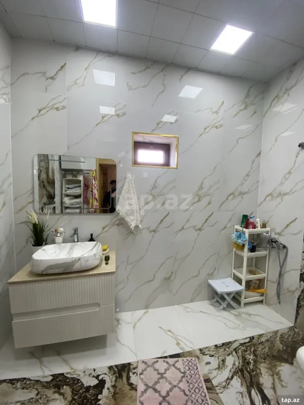 Satılır 7 otaqlı həyət evi 240 m²