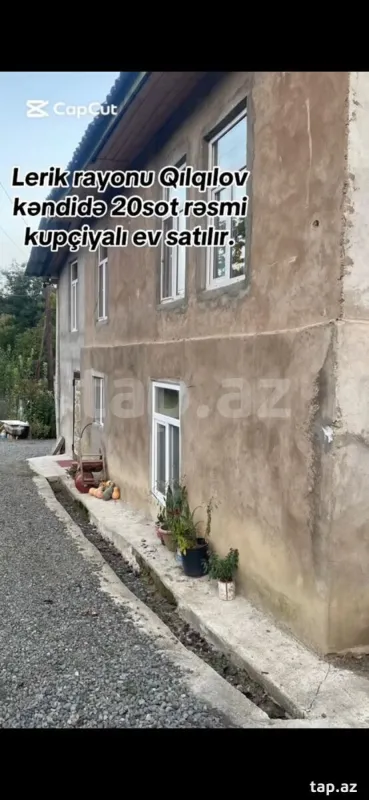 Satılır 5 otaqlı həyət evi 300 m²