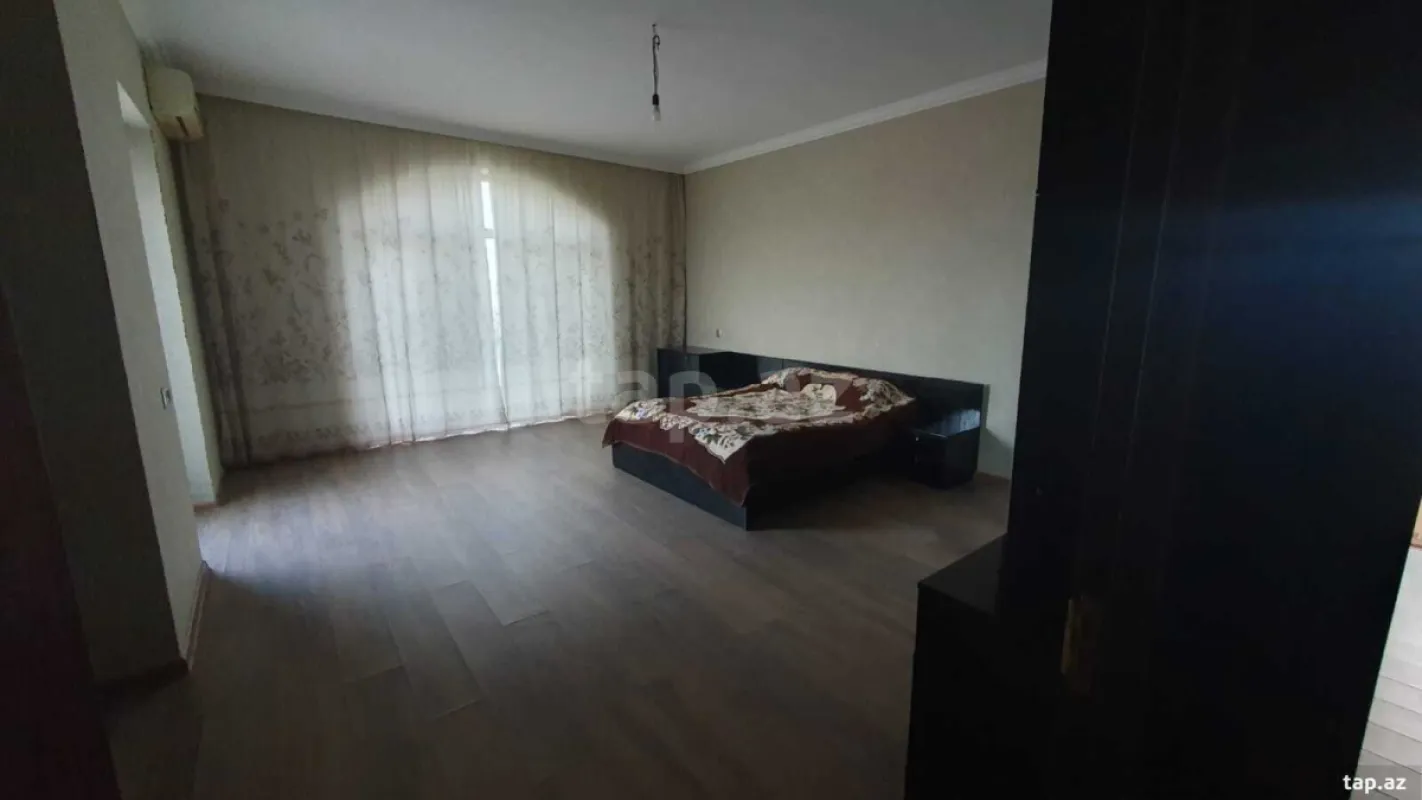 Satılır 6 otaqlı həyət evi 400 m²