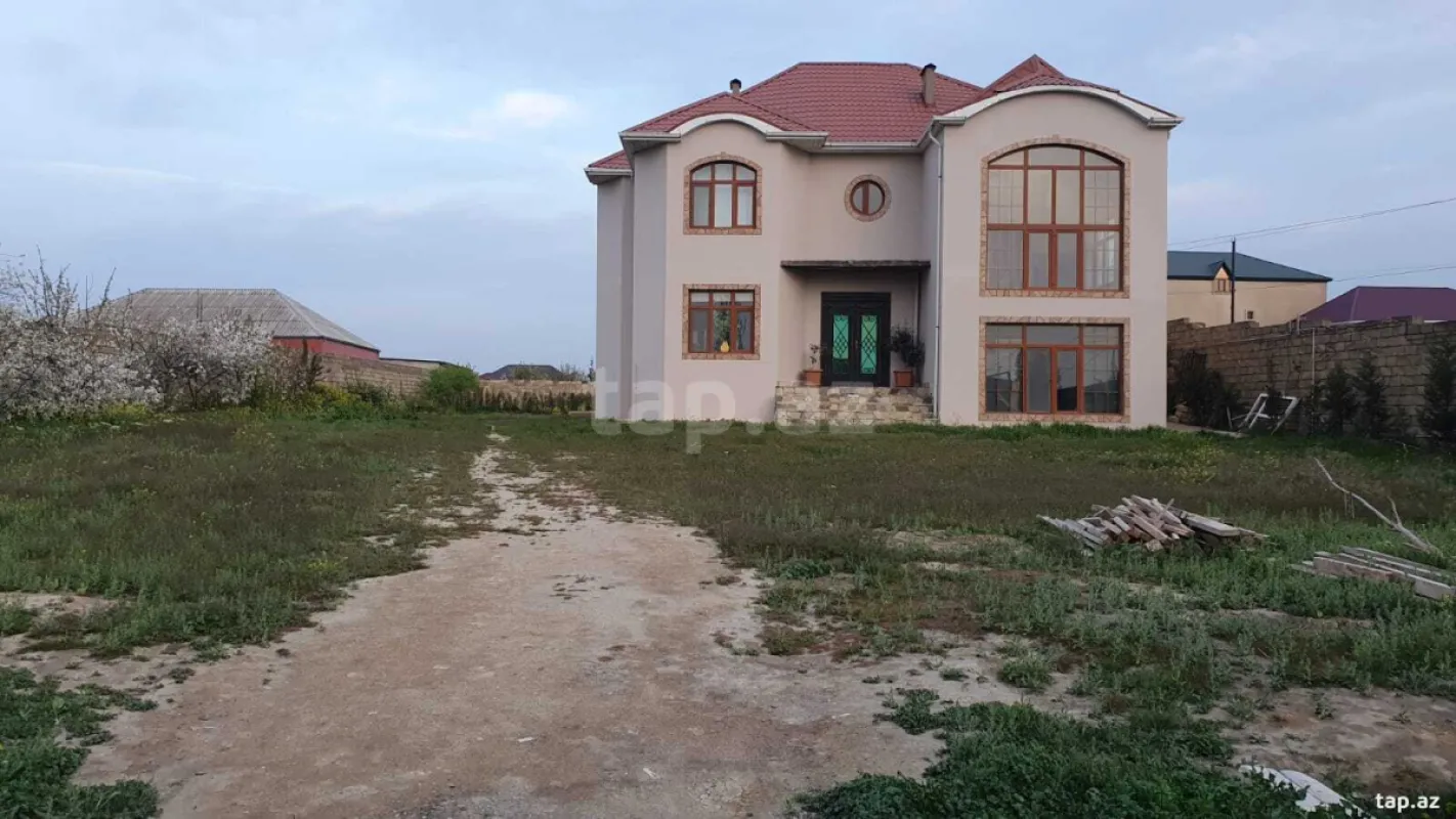 Satılır 6 otaqlı həyət evi 400 m²